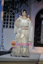 Model walk the ramp for Suneet Varma Show at HDIL India Couture Week, Grand Hyatt, Mumbai on 15th Oct 2009 (67).JPG